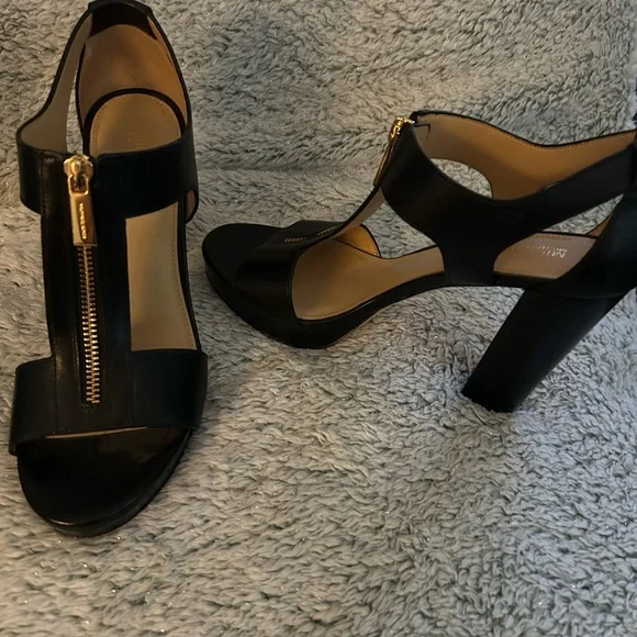 Michael Kors Black Block Heel Pumps with Elegant Gold Zipper Design - Picture 2 of 4
